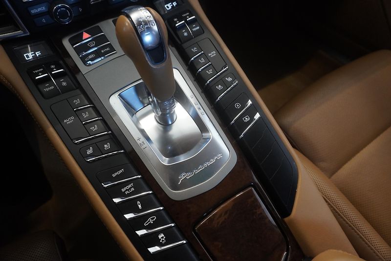 Porsche Panamera  4,8I V8 4WD PD - fotka 22 z 45
