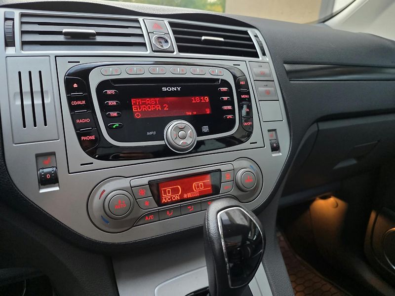 Ford Kuga 2.0-AUTOMAT-KŮŽE/TEXTIL-ODĚRKY - fotka 19 z 27