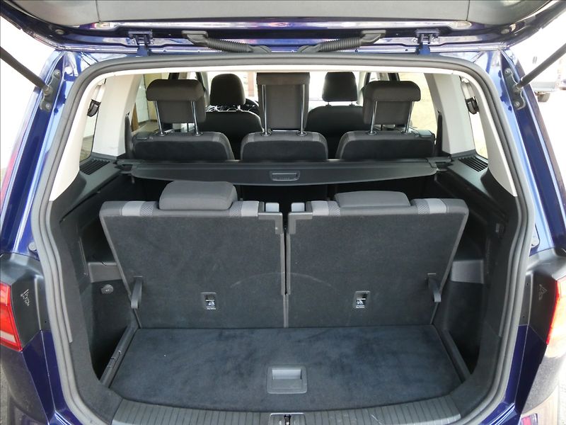 Volkswagen Touran 1,2 TSi 81kW 7.míst, NAVI - fotka 19 z 39