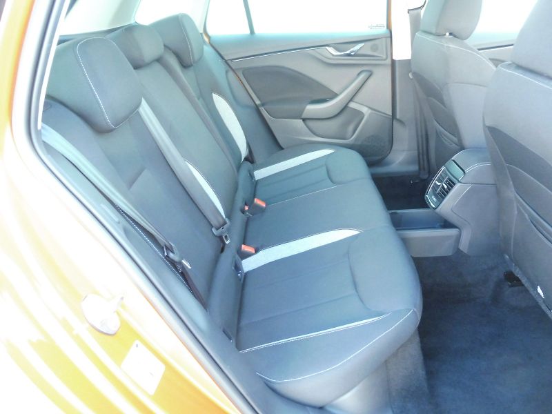 Škoda Kamiq (2025) Selection 1,0 TSI 85kW - fotka 21 z 29