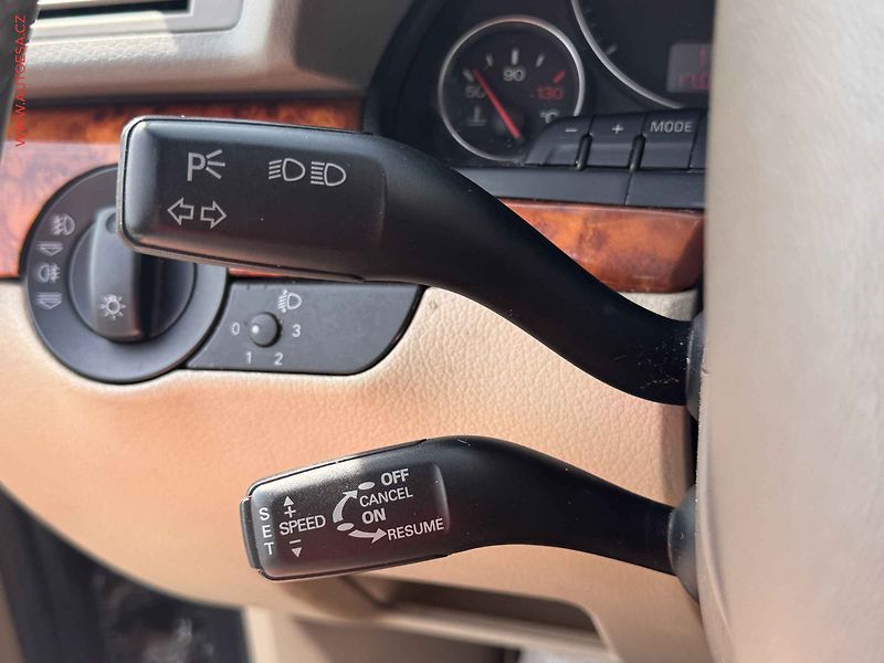 Audi A4 (2002) 2.0i, Kůže - fotka 13 z 14