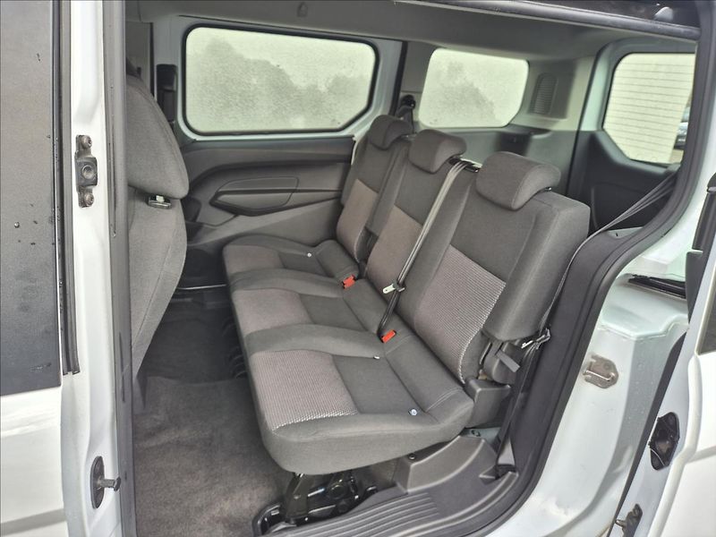 Ford Tourneo Connect 1,6 TDCi Long DPH! - fotka 15 z 28