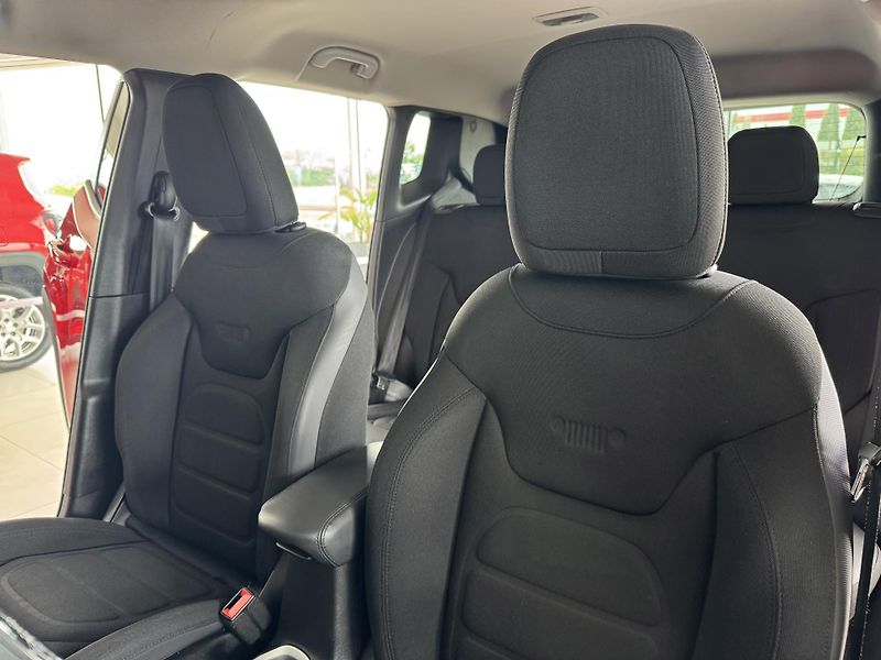 Jeep Renegade 2,0M-Jet 4WD*AUT*KeyLess*Navi - fotka 13 z 32