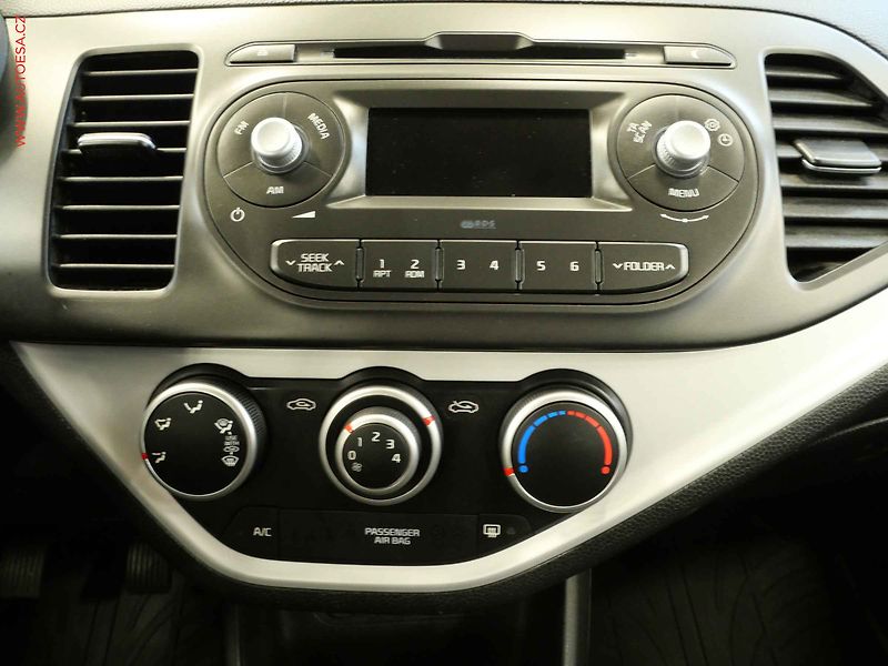 Kia Picanto (2016) 1.0i, ČR, AC - fotka 12 z 17