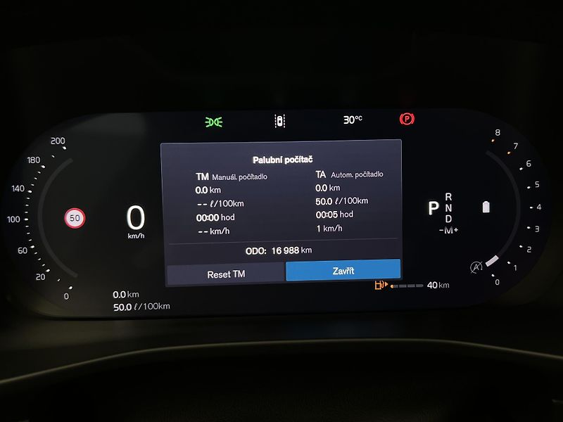 Volvo XC40 B3 DARK PLUS AUT CZ  - fotka 22 z 42