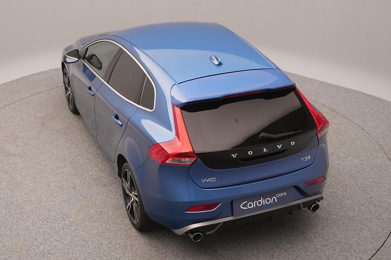 Volvo V40 T3 R-DESIGN AUT REZERVACE - fotka 13 z 47