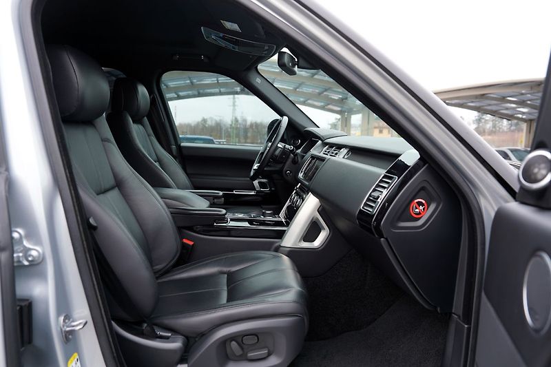 Land Rover Range Rover 3.0 SDV6 Vogue/4x4/260 PS/ČR - fotka 28 z 48