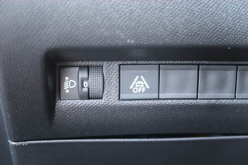 Peugeot 2008 (2020) 1.2 PureTech, Serv.kniha - fotka 20 z 20