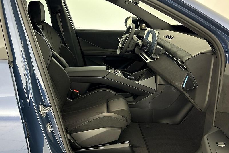 BMW iX3 50 xDrive - fotka 13 z 26