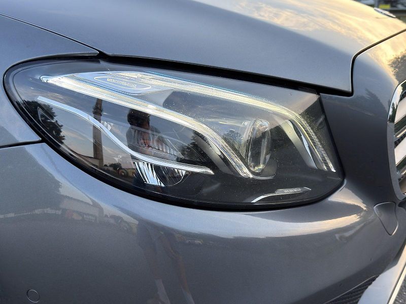 Mercedes-Benz Třídy E (2018) ODPOČTOVÝ Mercedes-Benz E 220d - fotka 11 z 15