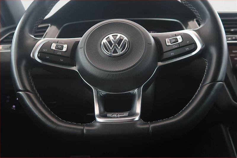 Volkswagen Tiguan (2017) R-Line 2.0 TDI, 4X4, Automat - fotka 17 z 18