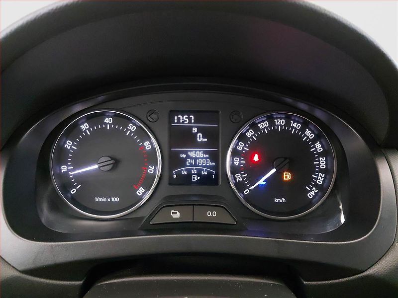 Škoda Rapid (2013) Elegance 1.2 TSI, Tempomat - fotka 11 z 16
