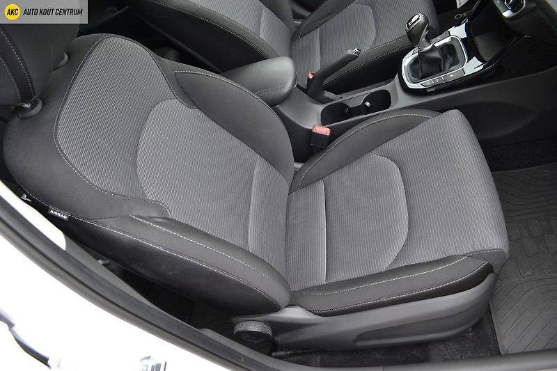 Hyundai i30 WG 1,5I MT SMART FAMILY NAVI - fotka 12 z 47