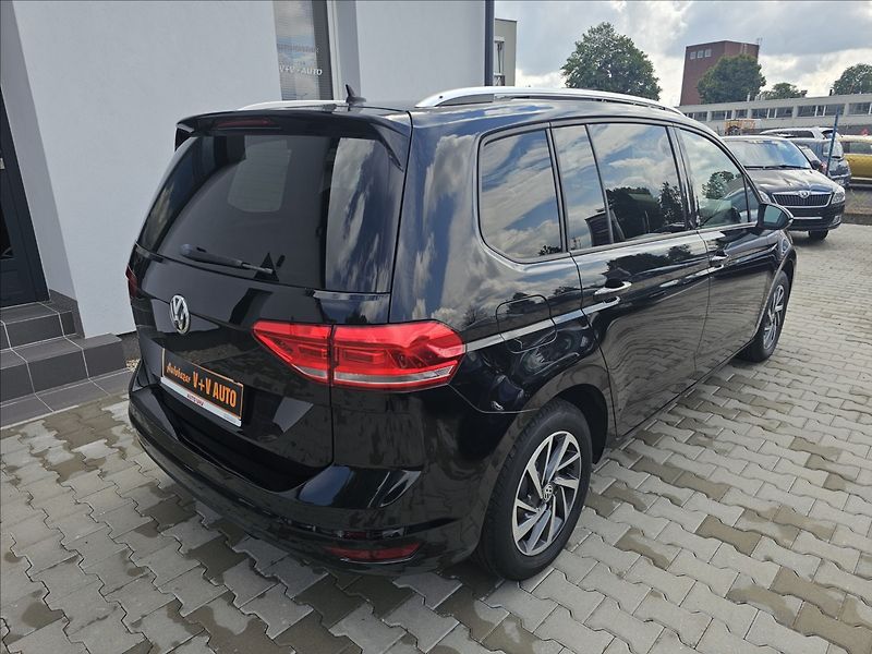 Volkswagen Touran 1,4 Tsi 110KW DSG Sound 7MÍST - fotka 6 z 47