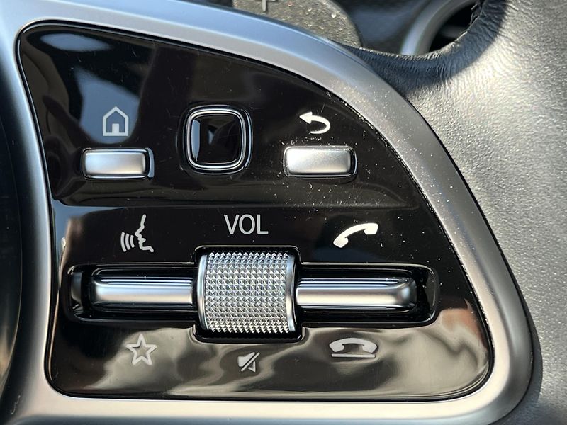 Mercedes-Benz Třídy E 400d 4 Matic vzduch plná výbav - fotka 24 z 29