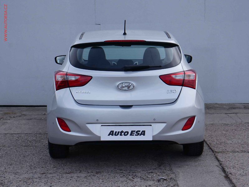 Hyundai i30 (2013) 1.4CVVT, AC, park.čidla - fotka 5 z 14