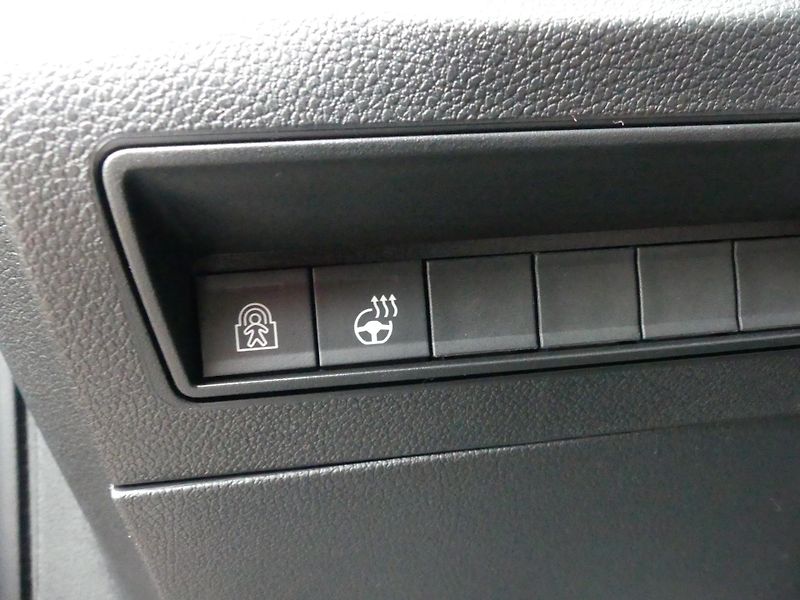 Citroën Berlingo (2026) 30 LET Petrol 110k Manual - fotka 20 z 23