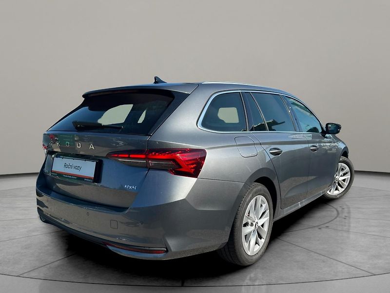 Škoda Octavia Top Selection 2,0 TSI 150 KW 4 - fotka 2 z 27