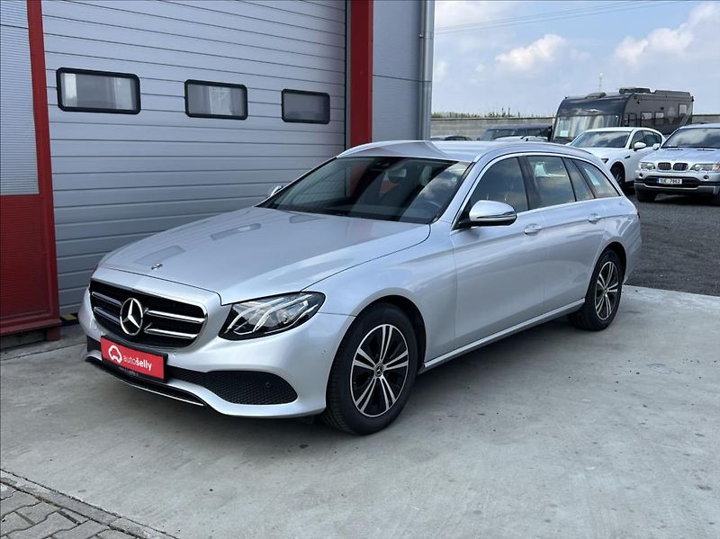Mercedes-Benz Třídy E 2,0 E 220 d / 9G-TRONIC - fotka 1 z 35