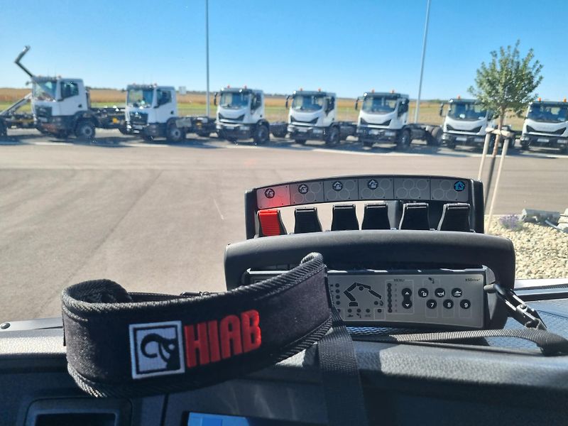 MAN TGM 26.320 VALNÍK S RUKOU HIAB 158 - fotka 6 z 14