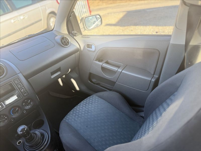 Ford Fiesta 1,4 TDCi KLIMA - fotka 16 z 22