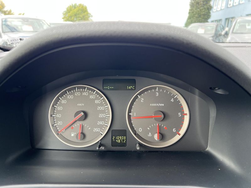Volvo C30 1.6D ABS KLIMATIZACE TAŽNÉ - fotka 15 z 35