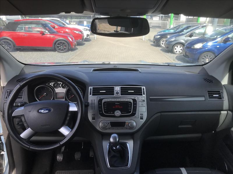 Ford Kuga 2,0   Titanium 4X4 - fotka 9 z 11