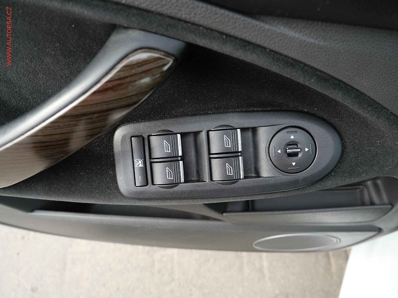Ford C-MAX (2010) 1.6 TDCi, Klima - fotka 13 z 17