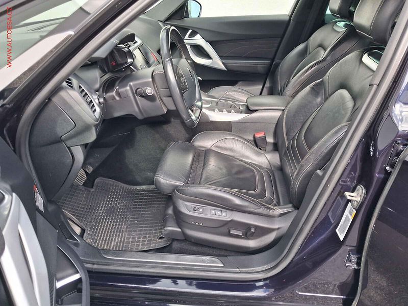 Citroën DS5 (2015) 2.0 HDi, AT, navi, xenon - fotka 9 z 21