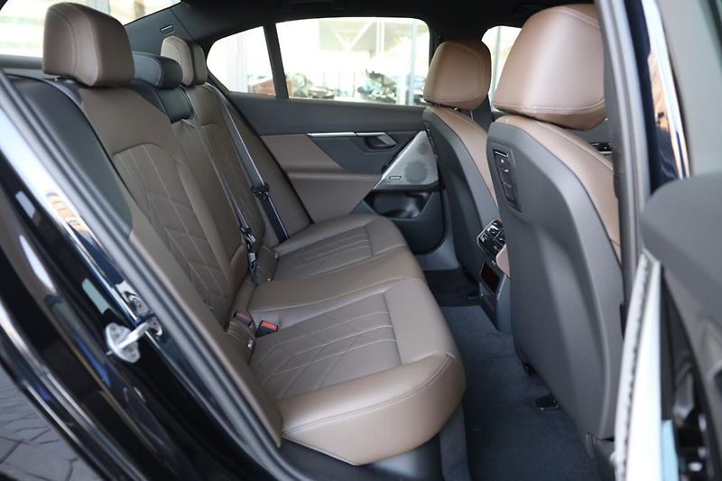 BMW Řada 5 540d xDrive Sedan - fotka 6 z 18
