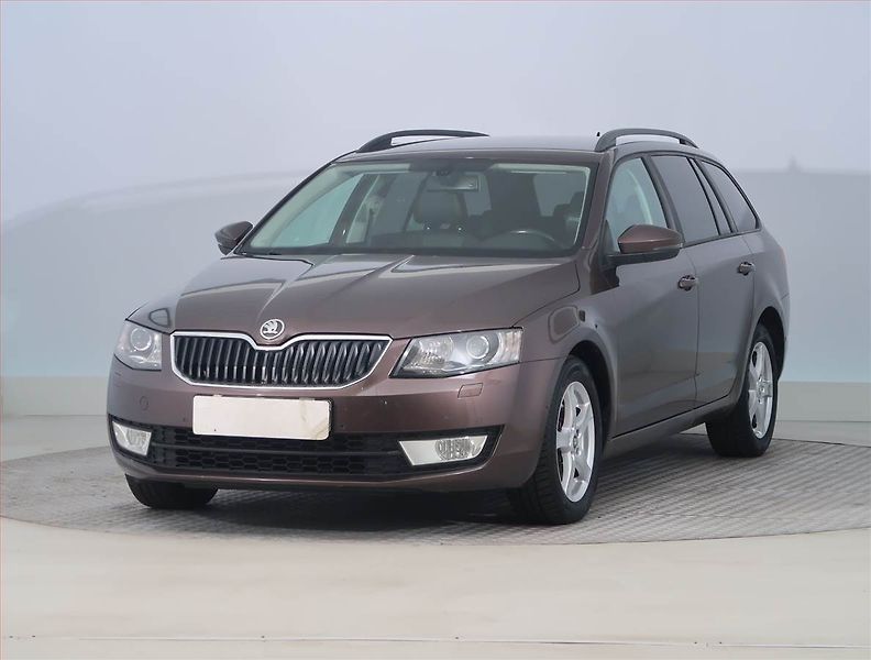 Škoda Octavia (2013) Ambition Plus 2.0 TDI, Automat - fotka 2 z 20