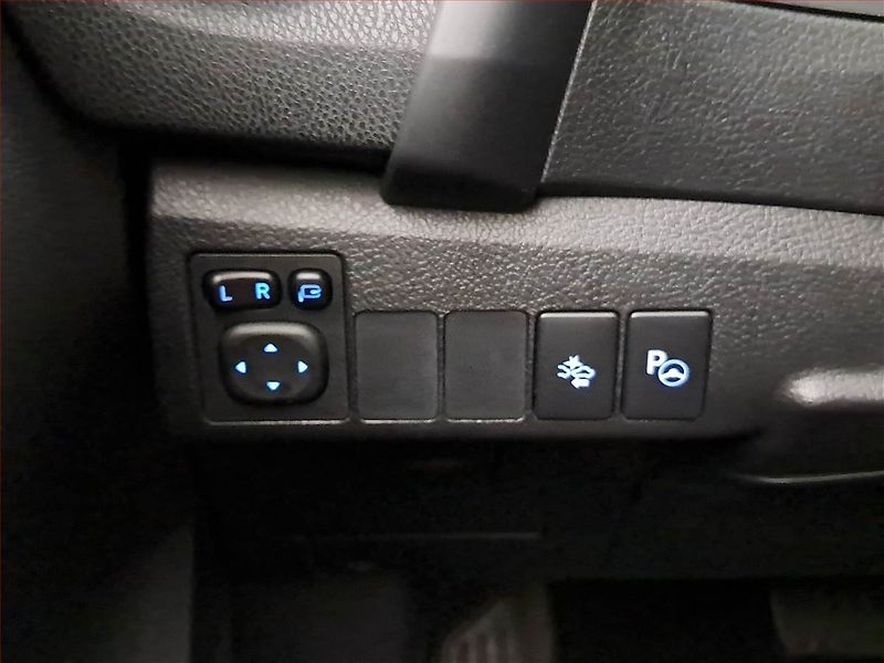 Toyota Auris (2015) Hybrid, Automat, Kůže - fotka 20 z 22