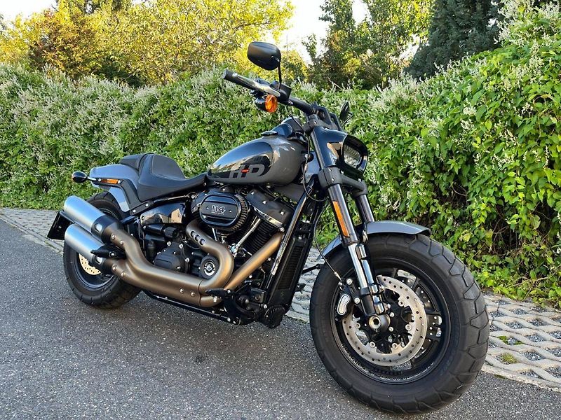 Harley-Davidson FXFBS Softail Fat Bob 114cui (2022) AKČNÍ CENA - fotka 1 z 14