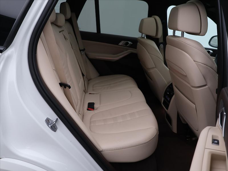BMW X5 3,0 40 250kW xDrive Mpaket DPH - fotka 16 z 42