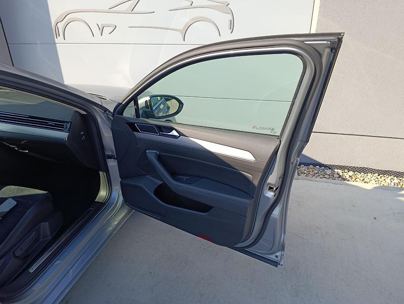 Volkswagen Passat 2.0TDI DSG ČR 1. MAJITEL DPH - fotka 28 z 30