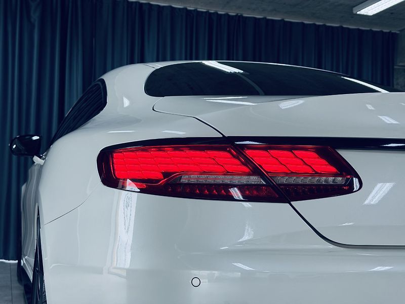 Mercedes-Benz Třídy S (2018) S63 AMG COUPE CARBON SWAROVSKI - fotka 11 z 43