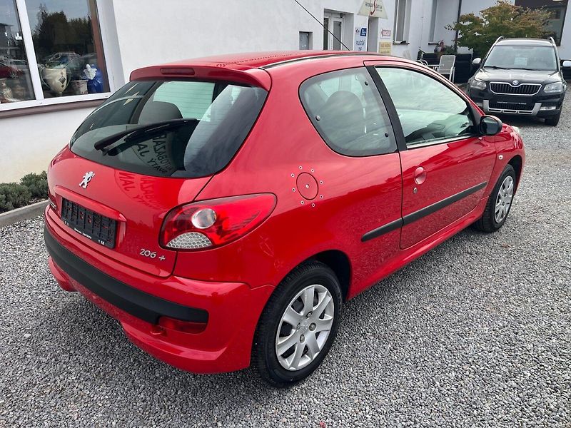 Peugeot 206 (2009) + 1.1 i - fotka 2 z 15