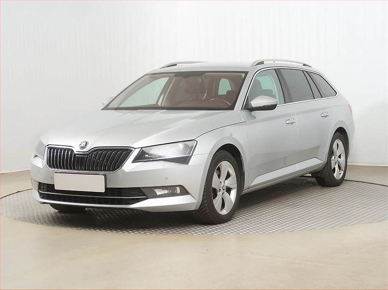 Škoda Superb (2016) 2.0 TDI, Kůže, Bi-Xenony - fotka 2 z 17