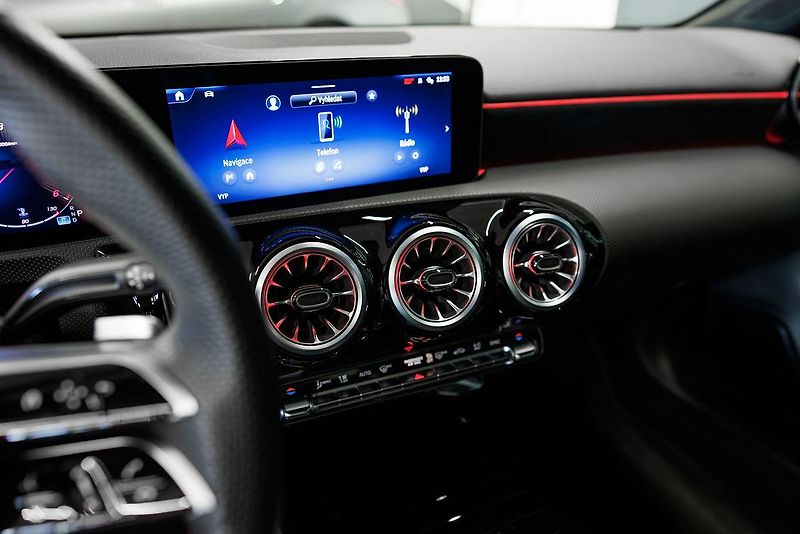 Mercedes-Benz Třídy A (2024) A 200d AMG Line - fotka 22 z 39
