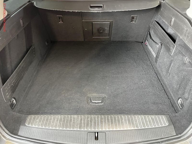 Opel Astra (2011) 1.6i, xenon, autoAC - fotka 7 z 15