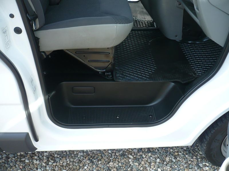 Opel Vivaro 2.0DCI 66Kw Klima L1H1 - fotka 15 z 21