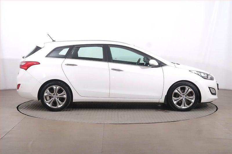Hyundai i30 (2013) Style 1.6 GDI, Serv.kniha - fotka 6 z 17