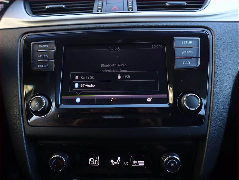 Škoda Rapid (2019) 1.0 TSI, Navi, Tempomat - fotka 17 z 19