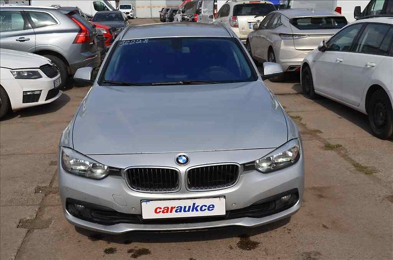 BMW Ostatní (2016) 316D TOURING AT - fotka 2 z 24