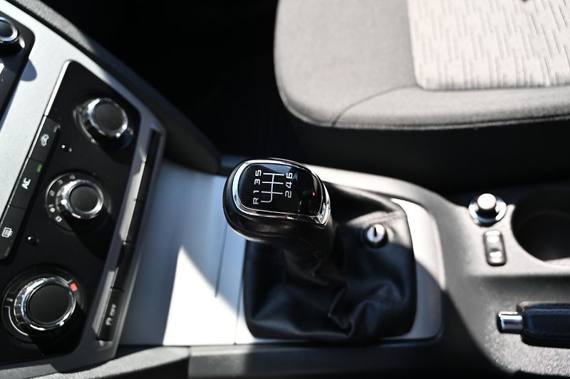 Škoda Octavia 2.0TDI 103KW 9/2012 Rezervace - fotka 25 z 43