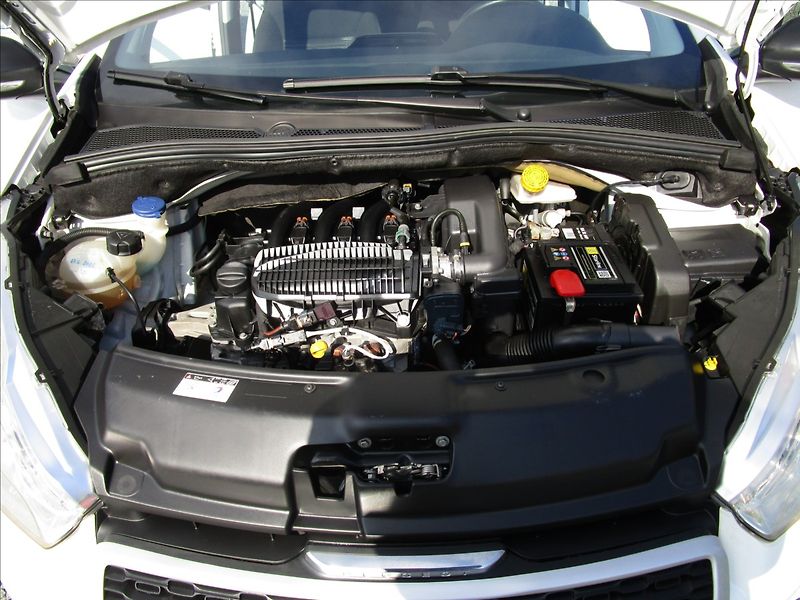 Peugeot 208 1.0i - fotka 38 z 40