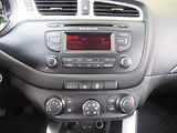 Kia Ceed (2012) Silver 1.4 CVVT, Tempomat - náhled 12
