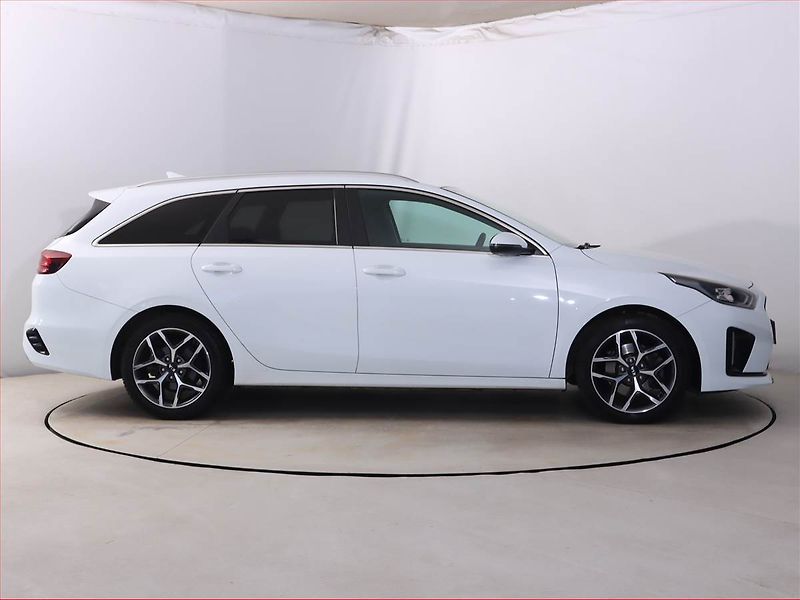 Kia Ceed (2020) GT Line 1.6 CRDi, Serv.kniha - fotka 6 z 19