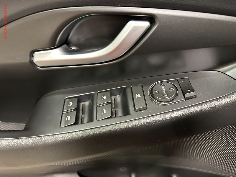 Hyundai i30 (2019) 1.6 CRDi, 2.maj,ČR, servis - fotka 20 z 22