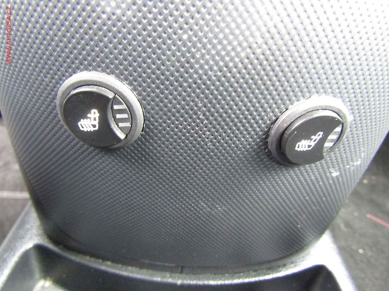 Hyundai i10 (2018) 1.0 i, 1.maj,ČR, Klima - fotka 14 z 15